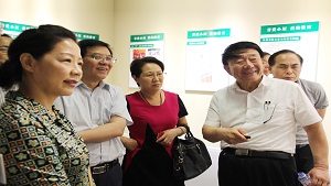 “青爱工程防治艾滋病”图片展在绍兴市举行