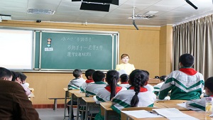 四川聚源小学心联小屋进行“小学性健康教育”展示课