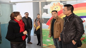 四川宜宾宝兴教育局一行到绵竹市天河小学心联小屋参观交流