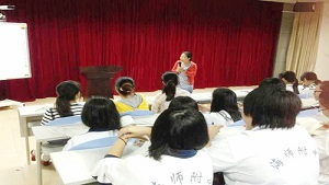 海南师范附中青爱小屋2014年女生课堂圆满落幕