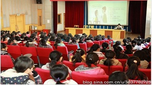 江阴初级中学青爱小屋举办女生青春期教育讲座活动