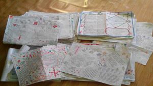 盈江弄璋中心小学青爱小屋“世界艾滋病日”手抄报比赛活动