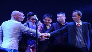 【中国日报】汤潮百城公益演唱会启动 新专辑首唱会北京举行