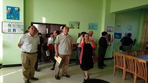 云南省人大常委会教科文卫委主任、省性病艾滋病防治协会会长陈觉民一行到盈江县职业高级中学调研青爱小屋项目