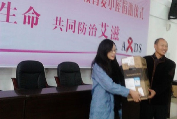 雅安白鹤荆州学校接受广东碧桂园学校的师生们爱心捐助