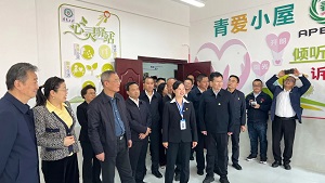 蔡达峰副委员长在贵州安龙开展定点帮扶调研，视察青爱小屋