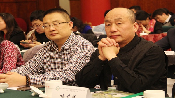 北京青爱教育基金会副理事长杨才清（左）、监事高波（右）