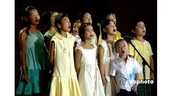 【中国新闻网】中国艾滋病孤独儿童以歌声呼唤社会的关注