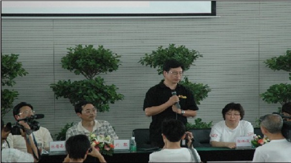 2008年6月5日，白岩松在心联行动四川基地成立仪式上讲话
