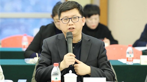 北京市青少年法律与心理咨询服务中心理事长 许建农